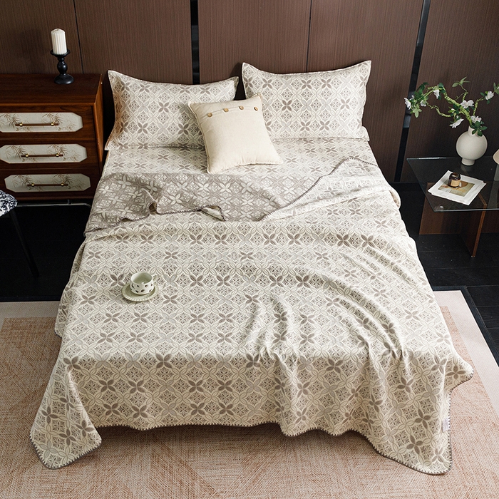 91家纺网 家纺一手货源 找家纺 悦然毛巾被 2026新款全棉三层纱A类多功能毛巾被休闲毯夏被床盖床单 几何序章