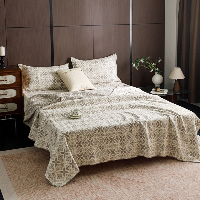 91家纺网 家纺一手货源 找家纺 悦然毛巾被 2026新款全棉三层纱A类多功能毛巾被休闲毯夏被床盖床单 几何序章