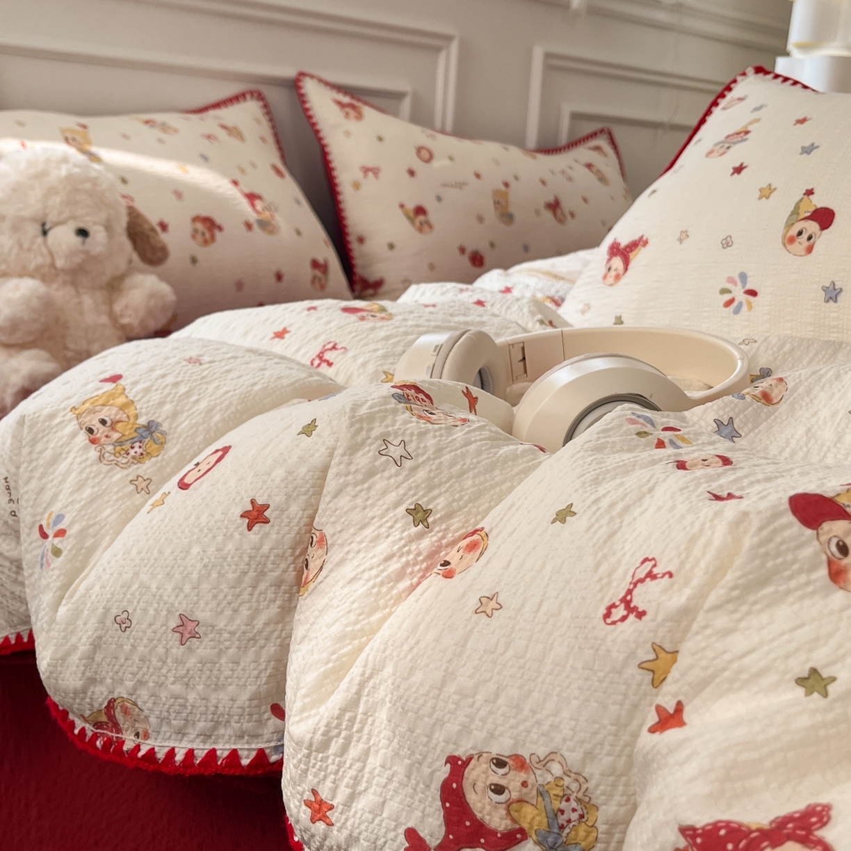 91家纺网 家纺一手货源 找家纺 慕澄家纺 2026新款小清新印花泡芙纱贝壳边四件套 星落小红帽