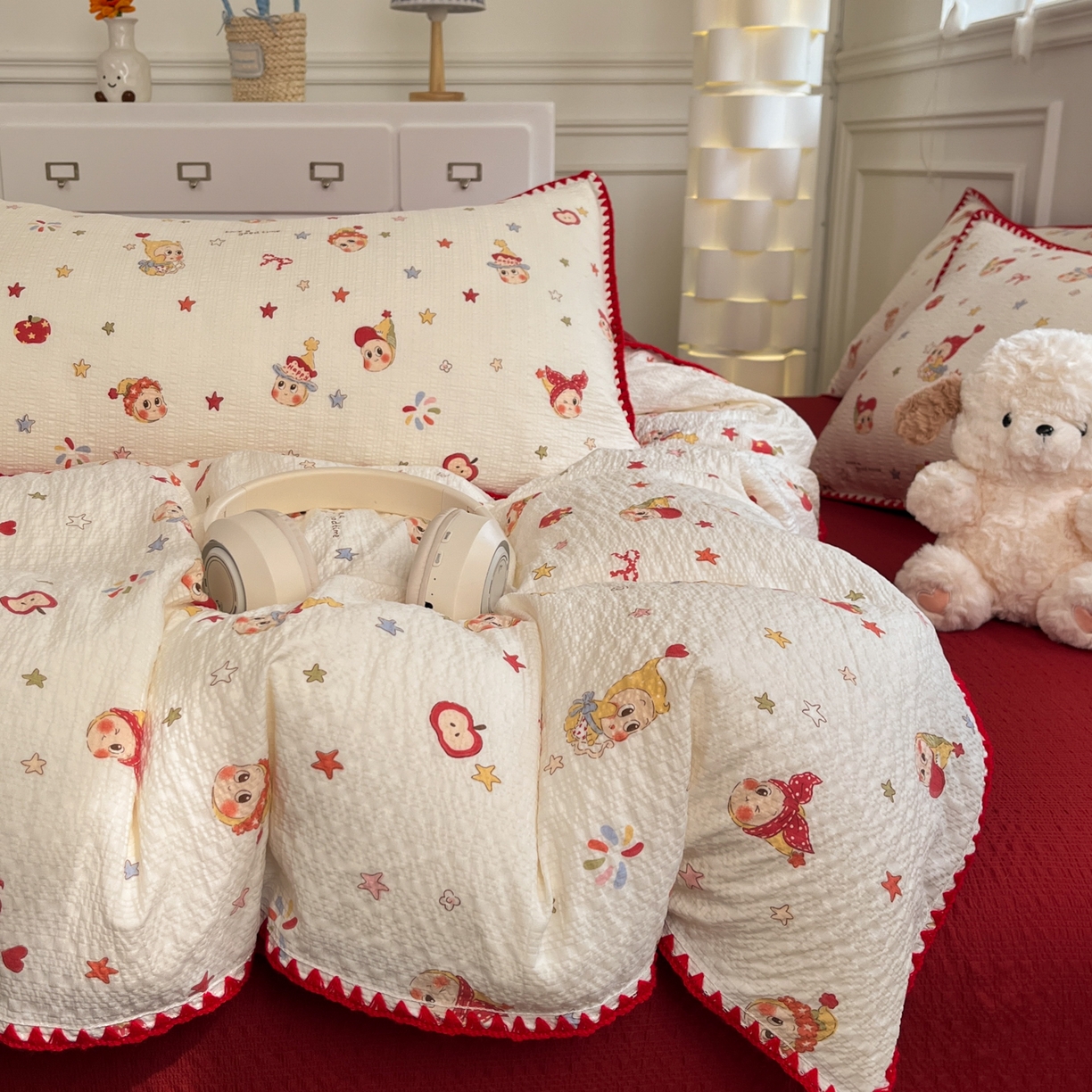 91家纺网 家纺一手货源 找家纺 慕澄家纺 2026新款小清新印花泡芙纱贝壳边四件套 星落小红帽