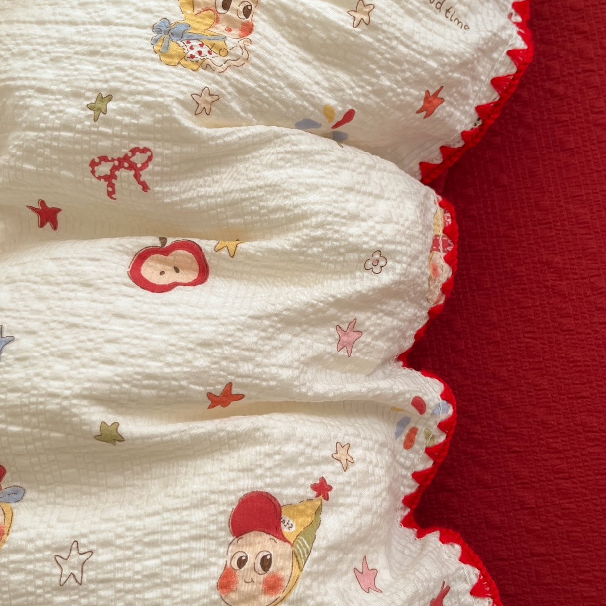 91家纺网 家纺一手货源 找家纺 慕澄家纺 2026新款小清新印花泡芙纱贝壳边四件套 星落小红帽