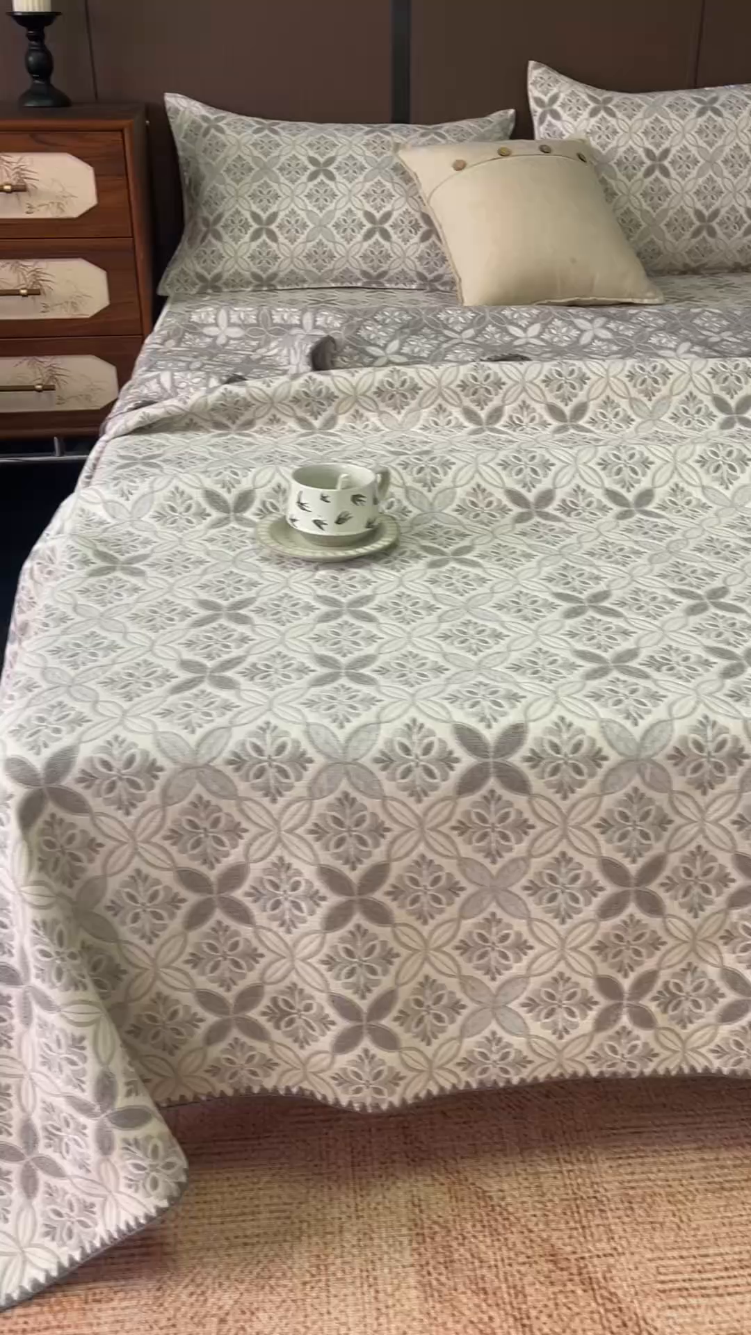 91家纺网 家纺一手货源 找家纺 悦然毛巾被 2026新款全棉三层纱A类多功能毛巾被休闲毯夏被床盖床单 几何序章