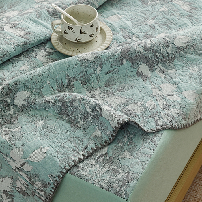 91家纺网 家纺一手货源 找家纺 悦然毛巾被 2026新款全棉三层纱A类多功能毛巾被休闲毯夏被床盖床单 浅夏微风