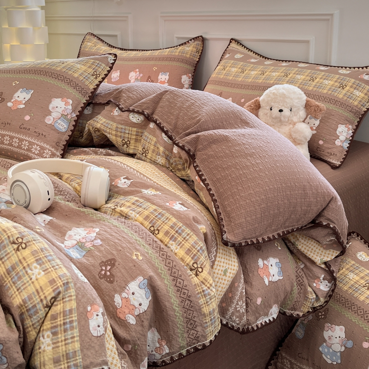 91家纺网 家纺一手货源 找家纺 慕澄家纺 2026新款小清新印花泡芙纱贝壳边四件套 椰棕猫软糖