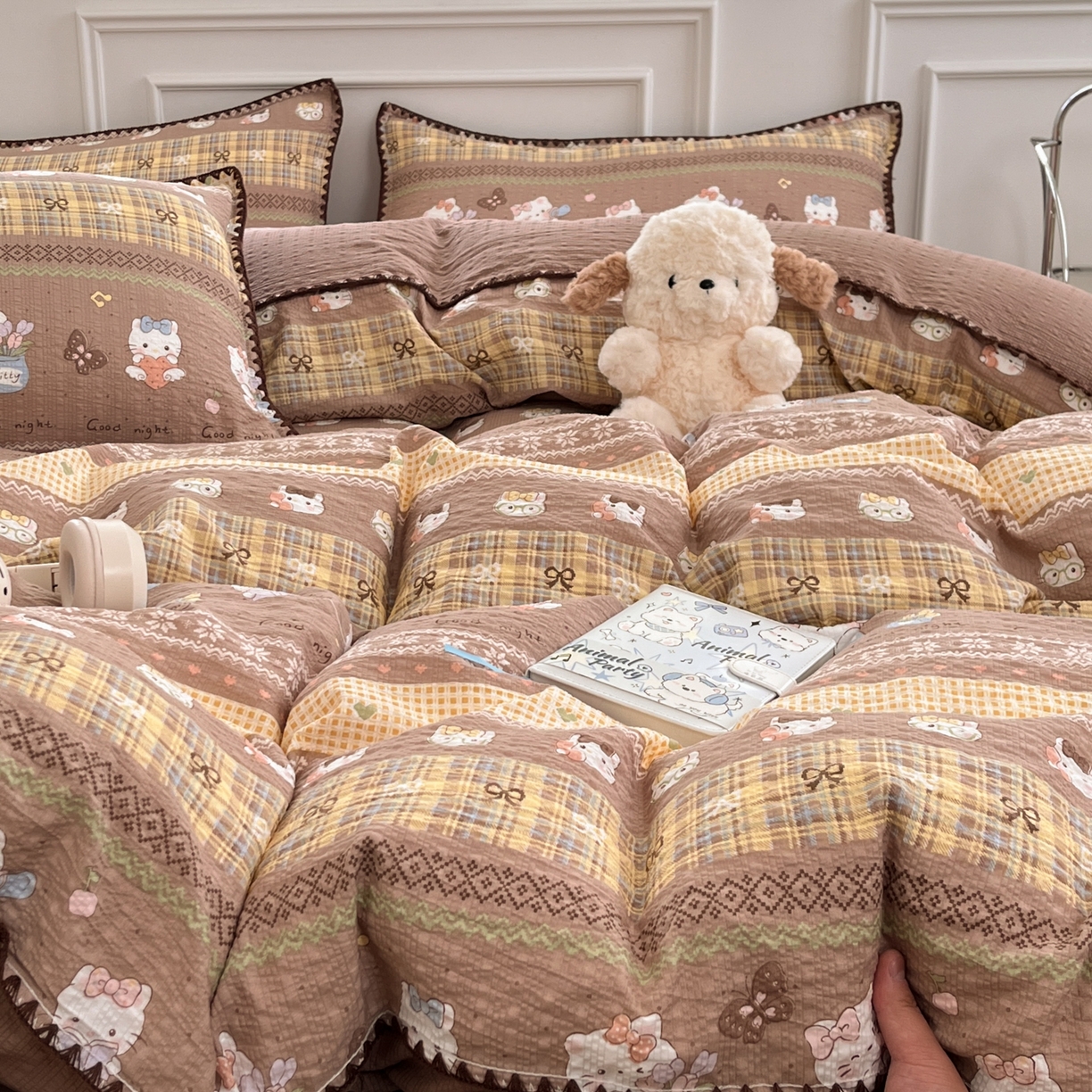 91家纺网 家纺一手货源 找家纺 慕澄家纺 2026新款小清新印花泡芙纱贝壳边四件套 椰棕猫软糖