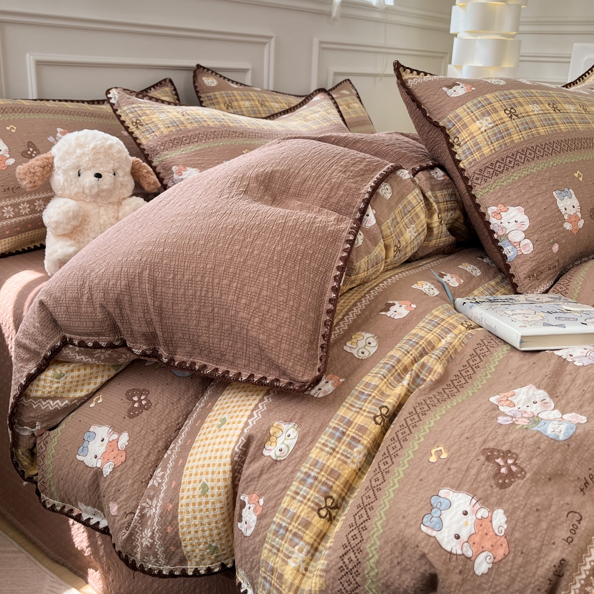 91家纺网 家纺一手货源 找家纺 慕澄家纺 2026新款小清新印花泡芙纱贝壳边四件套 椰棕猫软糖