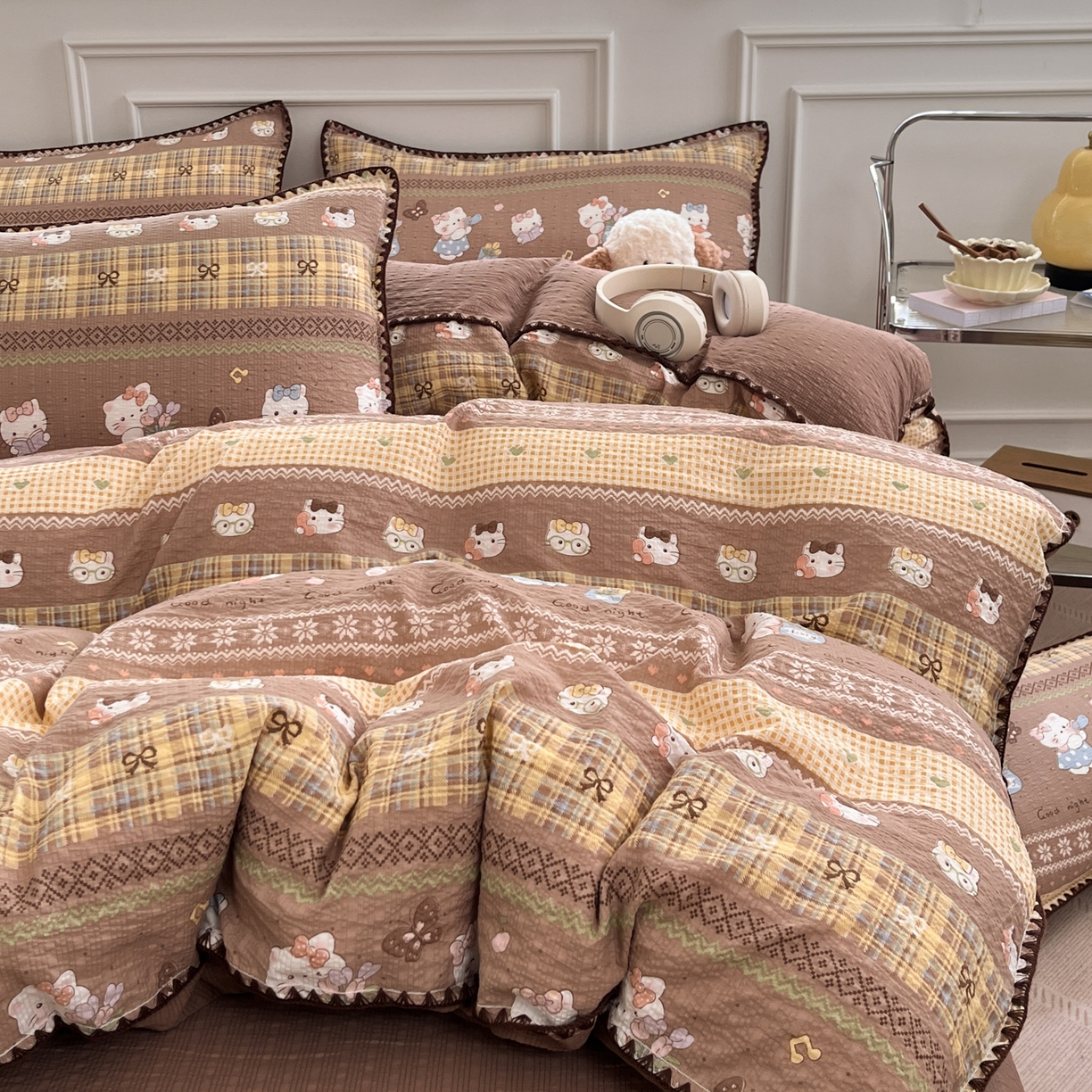 91家纺网 家纺一手货源 找家纺 慕澄家纺 2026新款小清新印花泡芙纱贝壳边四件套 椰棕猫软糖