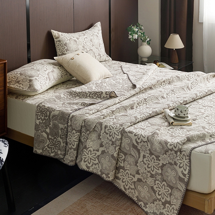 91家纺网 家纺一手货源 找家纺 悦然毛巾被 2026新款全棉三层纱A类多功能毛巾被休闲毯夏被床盖床单 青柠花事