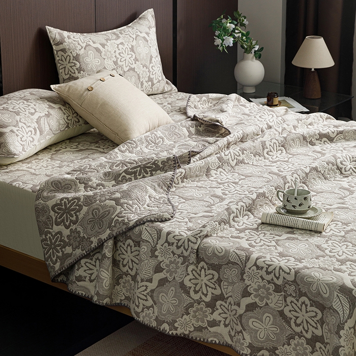 91家纺网 家纺一手货源 找家纺 悦然毛巾被 2026新款全棉三层纱A类多功能毛巾被休闲毯夏被床盖床单 青柠花事