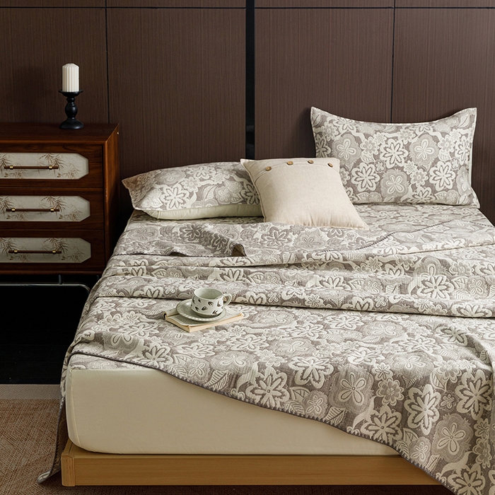 91家纺网 家纺一手货源 找家纺 悦然毛巾被 2026新款全棉三层纱A类多功能毛巾被休闲毯夏被床盖床单 青柠花事