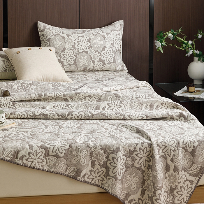 91家纺网 家纺一手货源 找家纺 悦然毛巾被 2026新款全棉三层纱A类多功能毛巾被休闲毯夏被床盖床单 青柠花事