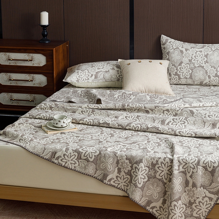 91家纺网 家纺一手货源 找家纺 悦然毛巾被 2026新款全棉三层纱A类多功能毛巾被休闲毯夏被床盖床单 青柠花事