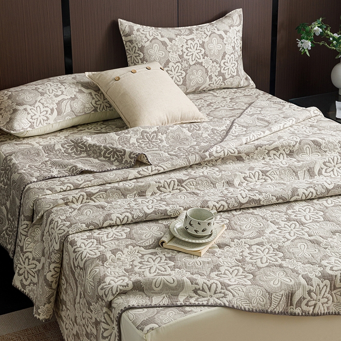 91家纺网 家纺一手货源 找家纺 悦然毛巾被 2026新款全棉三层纱A类多功能毛巾被休闲毯夏被床盖床单 青柠花事