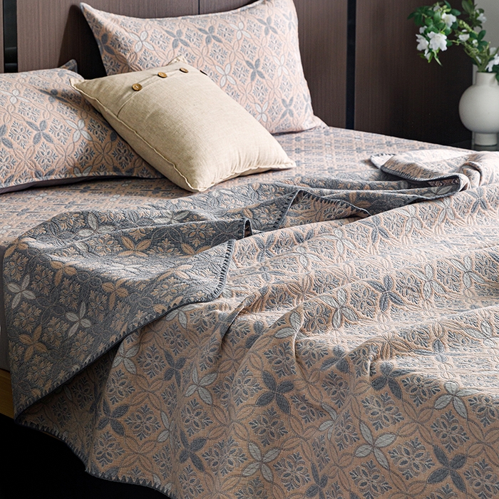 91家纺网 家纺一手货源 找家纺 悦然毛巾被 2026新款全棉三层纱A类多功能毛巾被休闲毯夏被床盖床单 轻氧生活