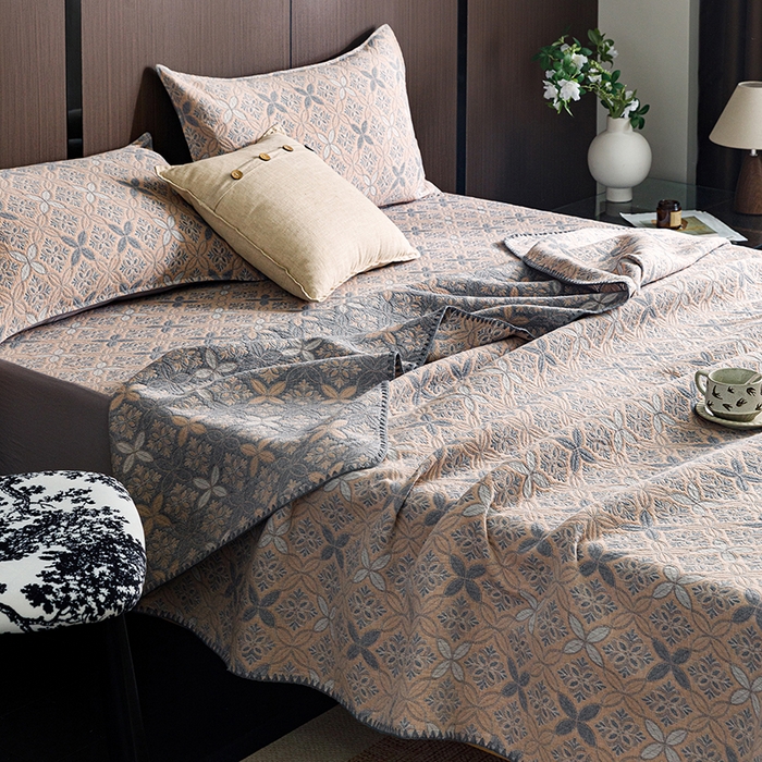 91家纺网 家纺一手货源 找家纺 悦然毛巾被 2026新款全棉三层纱A类多功能毛巾被休闲毯夏被床盖床单 轻氧生活