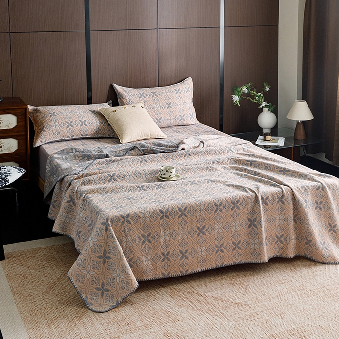 91家纺网 家纺一手货源 找家纺 悦然毛巾被 2026新款全棉三层纱A类多功能毛巾被休闲毯夏被床盖床单 轻氧生活