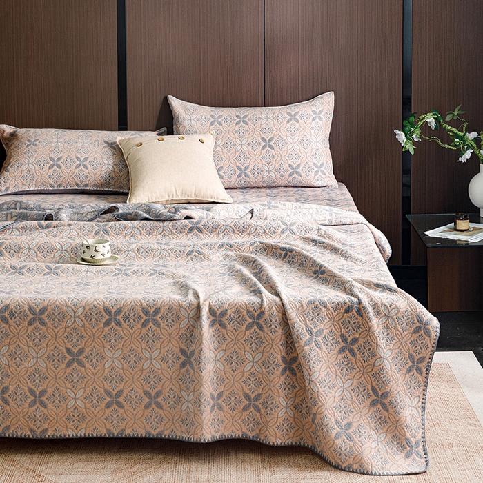 91家纺网 家纺一手货源 找家纺 悦然毛巾被 2026新款全棉三层纱A类多功能毛巾被休闲毯夏被床盖床单 轻氧生活