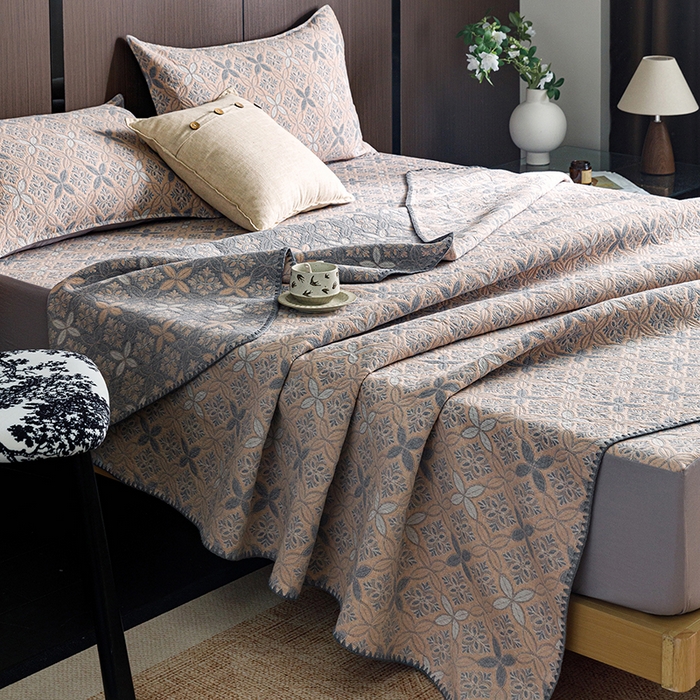 91家纺网 家纺一手货源 找家纺 悦然毛巾被 2026新款全棉三层纱A类多功能毛巾被休闲毯夏被床盖床单 轻氧生活