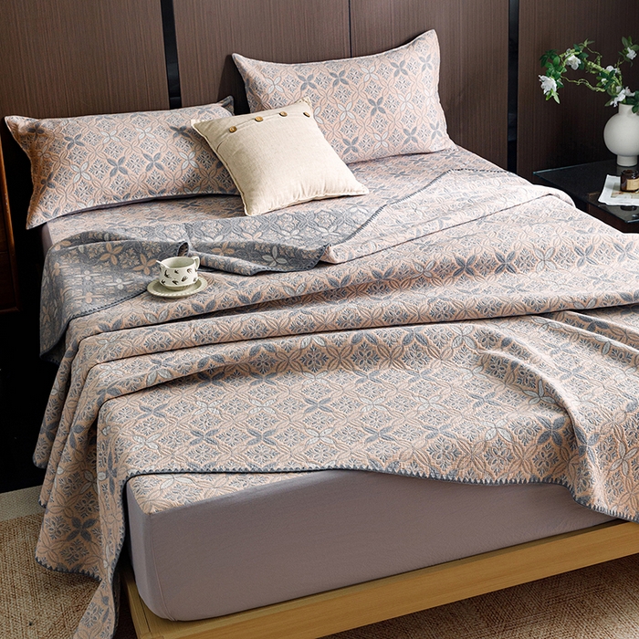 91家纺网 家纺一手货源 找家纺 悦然毛巾被 2026新款全棉三层纱A类多功能毛巾被休闲毯夏被床盖床单 轻氧生活