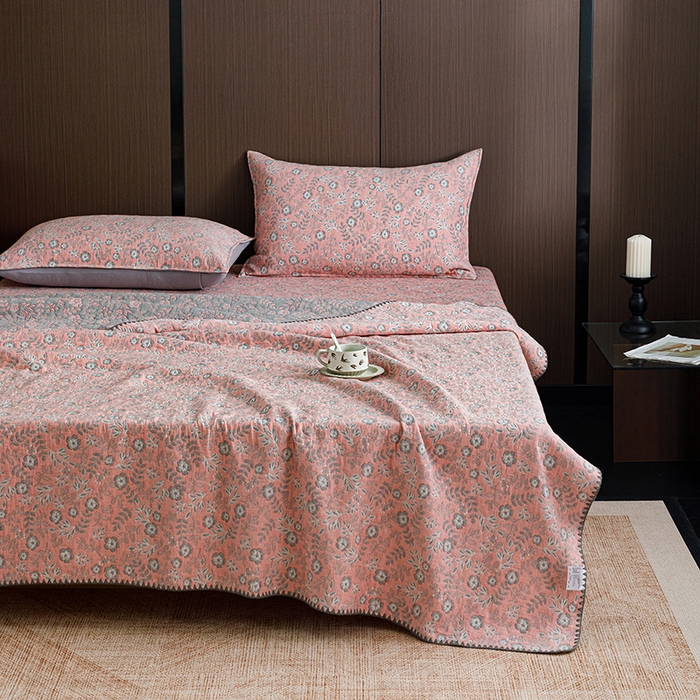 91家纺网 家纺一手货源 找家纺 悦然毛巾被 2026新款全棉三层纱A类多功能毛巾被休闲毯夏被床盖床单 软雾轻眠