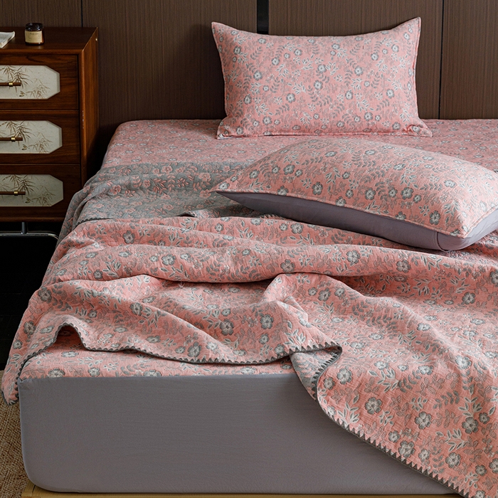 91家纺网 家纺一手货源 找家纺 悦然毛巾被 2026新款全棉三层纱A类多功能毛巾被休闲毯夏被床盖床单 软雾轻眠