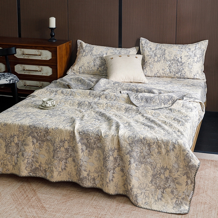 91家纺网 家纺一手货源 找家纺 悦然毛巾被 2026新款全棉三层纱A类多功能毛巾被休闲毯夏被床盖床单 森屿晚星