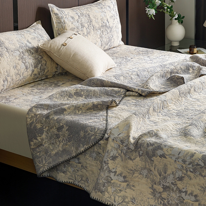 91家纺网 家纺一手货源 找家纺 悦然毛巾被 2026新款全棉三层纱A类多功能毛巾被休闲毯夏被床盖床单 森屿晚星