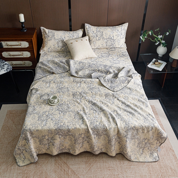 91家纺网 家纺一手货源 找家纺 悦然毛巾被 2026新款全棉三层纱A类多功能毛巾被休闲毯夏被床盖床单 森屿晚星