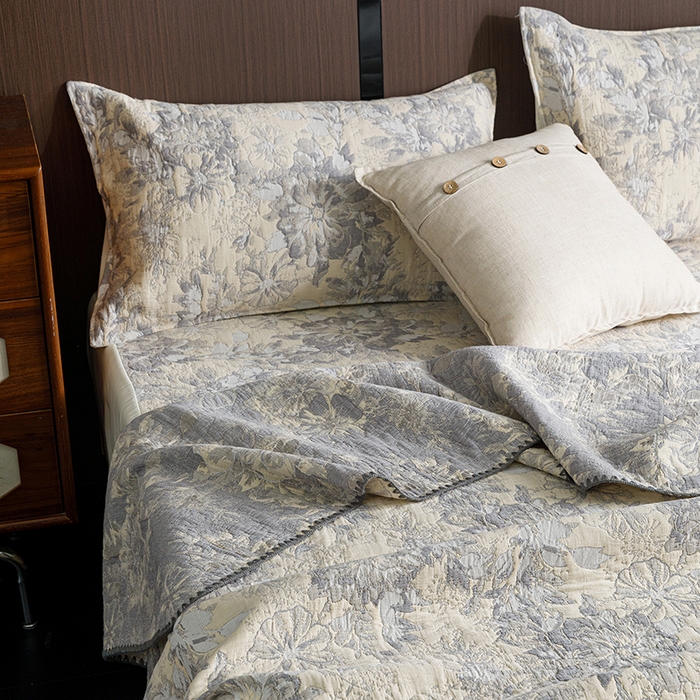 91家纺网 家纺一手货源 找家纺 悦然毛巾被 2026新款全棉三层纱A类多功能毛巾被休闲毯夏被床盖床单 森屿晚星