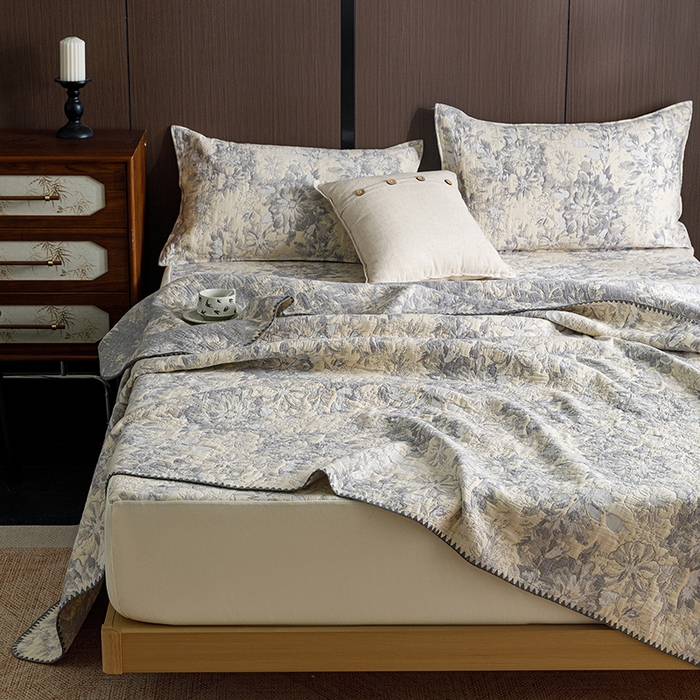 91家纺网 家纺一手货源 找家纺 悦然毛巾被 2026新款全棉三层纱A类多功能毛巾被休闲毯夏被床盖床单 森屿晚星