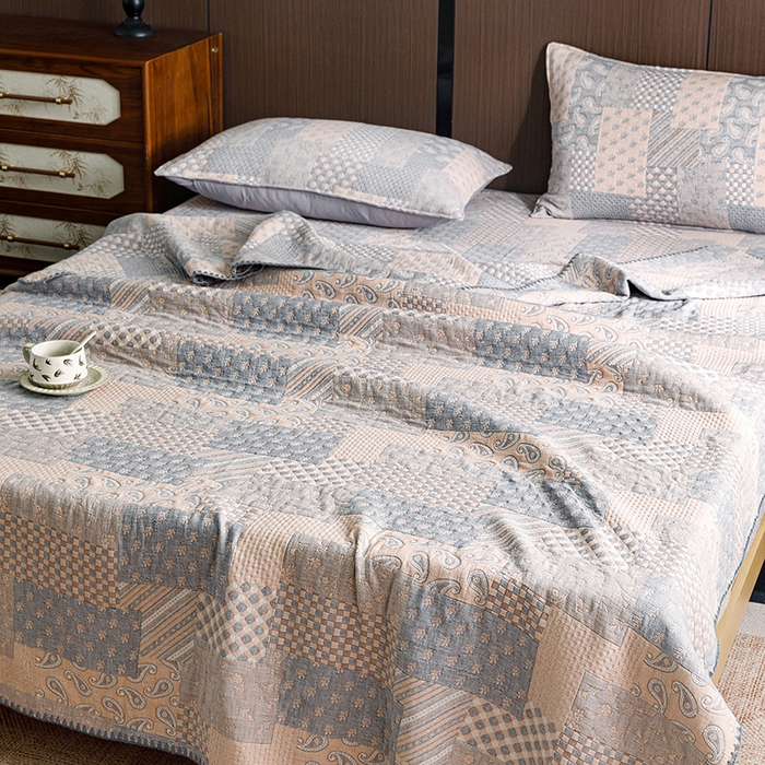 91家纺网 家纺一手货源 找家纺 悦然毛巾被 2026新款全棉三层纱A类多功能毛巾被休闲毯夏被床盖床单 拾光旧梦