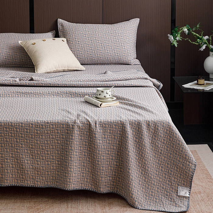 91家纺网 家纺一手货源 找家纺 悦然毛巾被 2026新款全棉三层纱A类多功能毛巾被休闲毯夏被床盖床单 星落棉柔