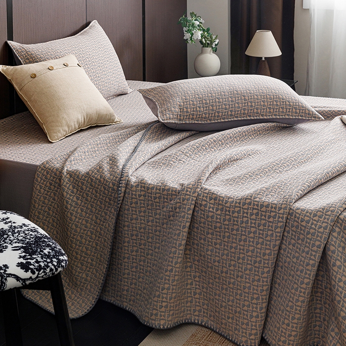 91家纺网 家纺一手货源 找家纺 悦然毛巾被 2026新款全棉三层纱A类多功能毛巾被休闲毯夏被床盖床单 星落棉柔