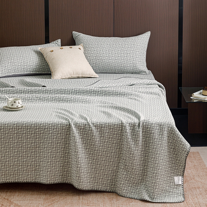 91家纺网 家纺一手货源 找家纺 悦然毛巾被 2026新款全棉三层纱A类多功能毛巾被休闲毯夏被床盖床单 云絮柔织