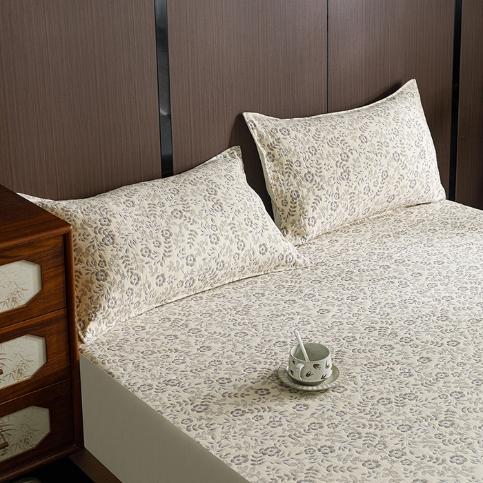 91家纺网 家纺一手货源 找家纺 悦然毛巾被 2026新款全棉三层纱A类多功能毛巾被休闲毯夏被床盖床单 织梦流年