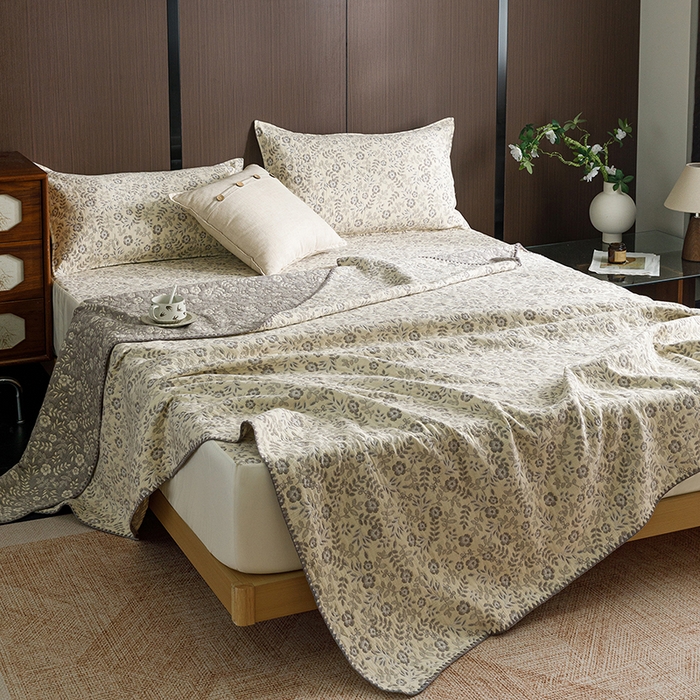 91家纺网 家纺一手货源 找家纺 悦然毛巾被 2026新款全棉三层纱A类多功能毛巾被休闲毯夏被床盖床单 织梦流年