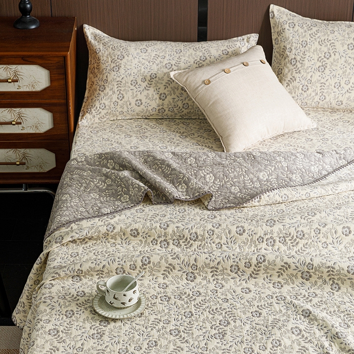 91家纺网 家纺一手货源 找家纺 悦然毛巾被 2026新款全棉三层纱A类多功能毛巾被休闲毯夏被床盖床单 织梦流年