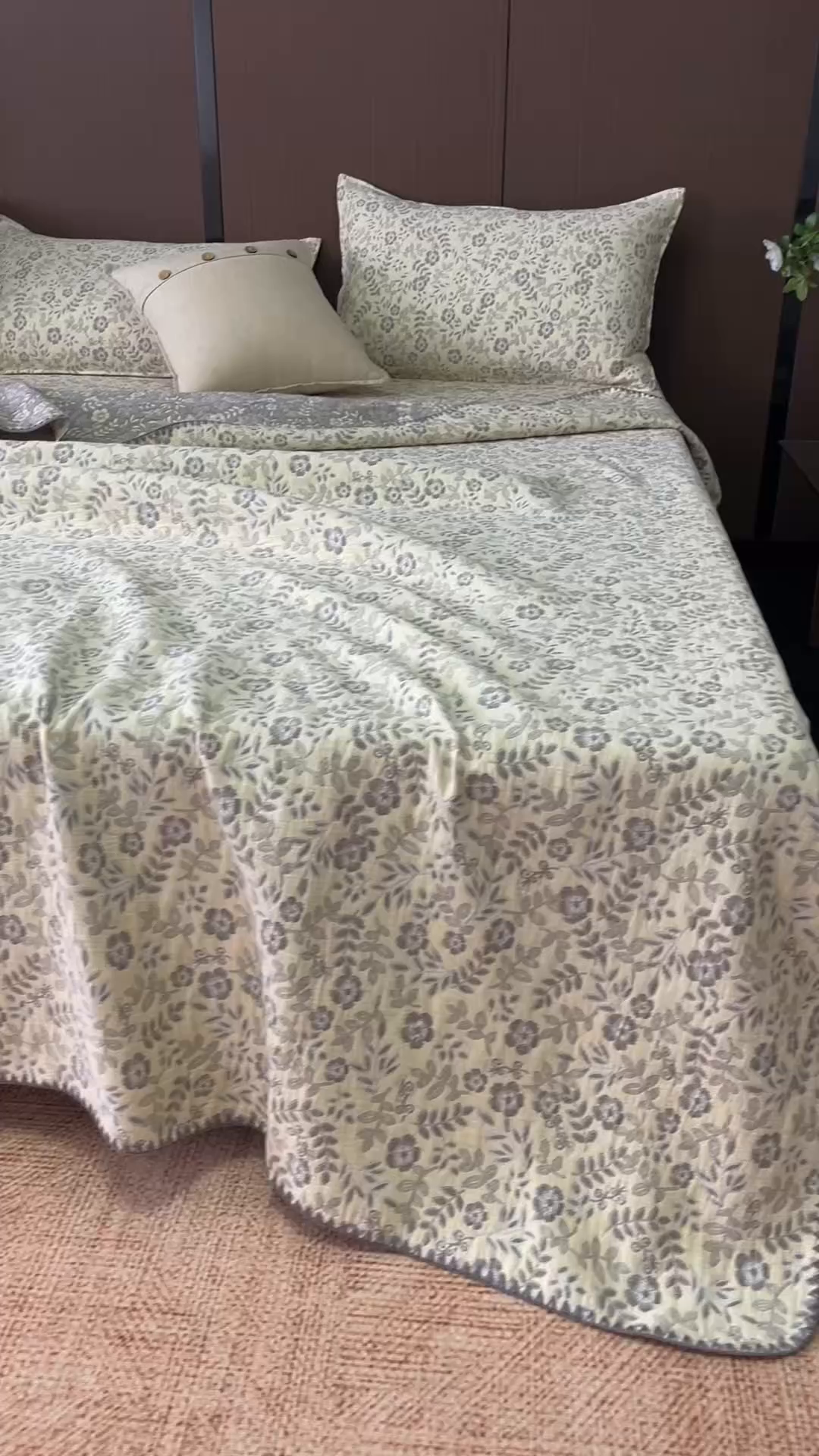 91家纺网 家纺一手货源 找家纺 悦然毛巾被 2026新款全棉三层纱A类多功能毛巾被休闲毯夏被床盖床单 织梦流年