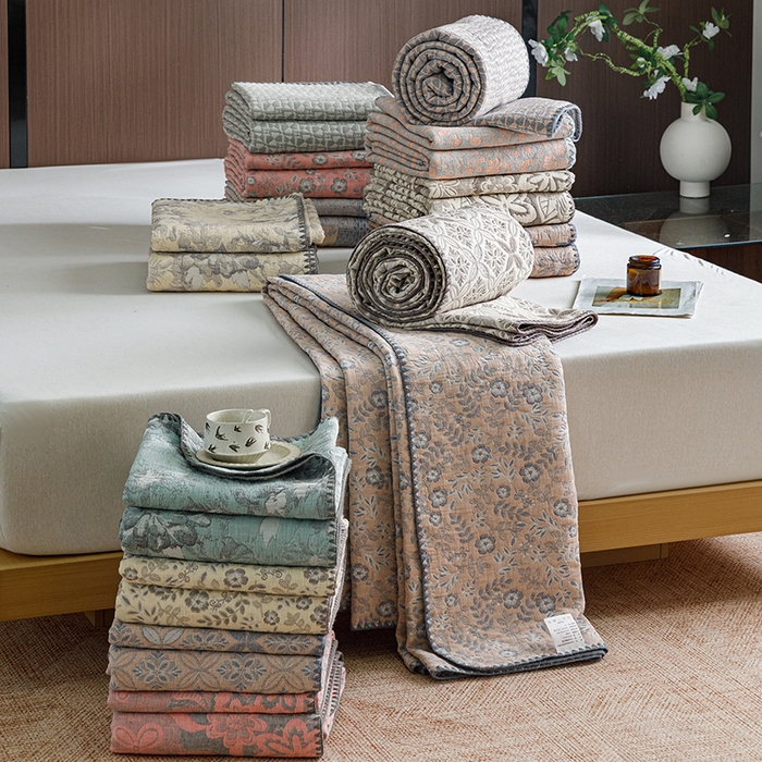 91家纺网 家纺一手货源 找家纺 悦然毛巾被 2026新款全棉三层纱A类多功能毛巾被休闲毯夏被床盖床单 组合