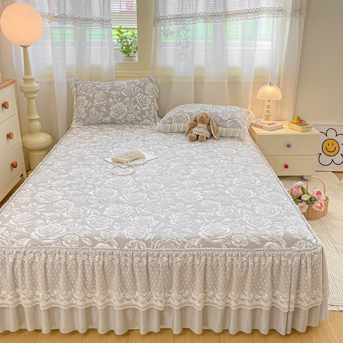 91家纺网 家纺一手货源 找家纺 伊人坊 2026新款A类550克凉感提花值过0.21冰豆豆家用凉席子三件套夏季-床裙款 玫瑰－灰