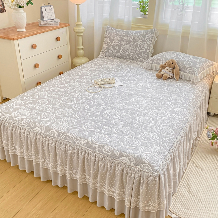 91家纺网 家纺一手货源 找家纺 伊人坊 2026新款A类550克凉感提花值过0.21冰豆豆家用凉席子三件套夏季-床裙款 玫瑰－灰