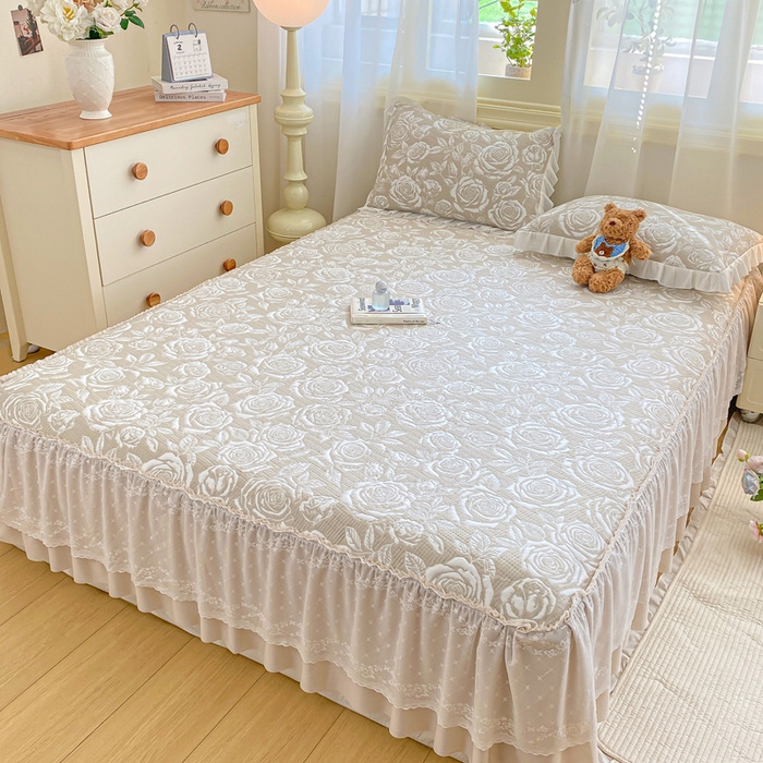 91家纺网 家纺一手货源 找家纺 伊人坊 2026新款A类550克凉感提花值过0.21冰豆豆家用凉席子三件套夏季-床裙款 玫瑰－咖