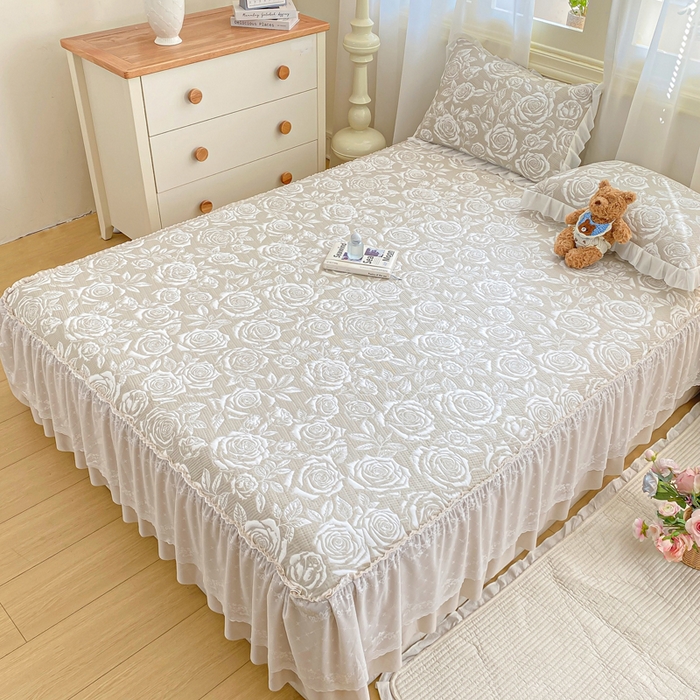 91家纺网 家纺一手货源 找家纺 伊人坊 2026新款A类550克凉感提花值过0.21冰豆豆家用凉席子三件套夏季-床裙款 玫瑰－咖