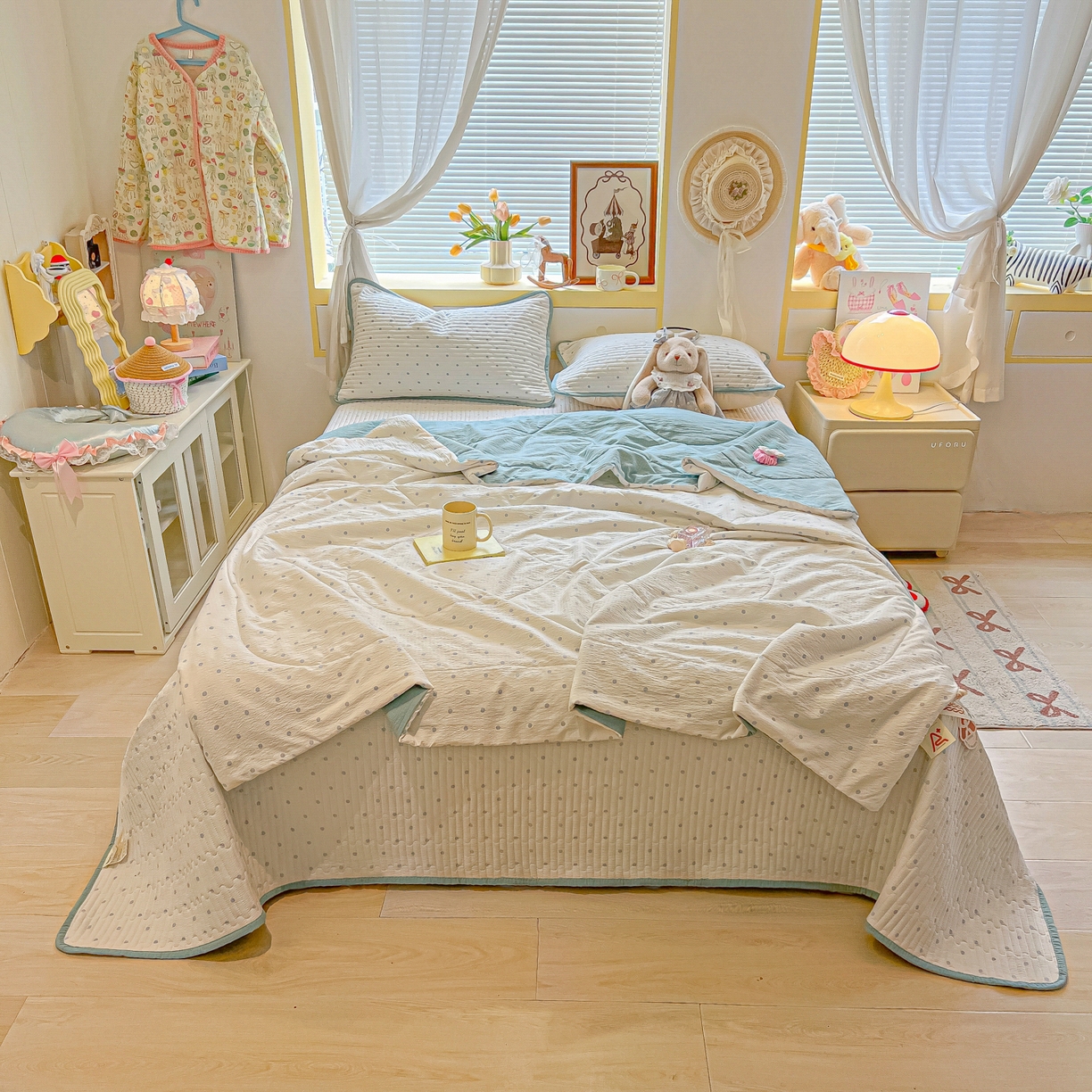 91家纺网 家纺一手货源 找家纺 乐逸家纺  2026新款A类云感双层纱夏被床盖四件套 波点-蓝