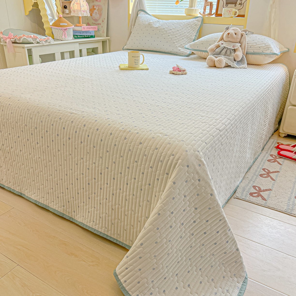 91家纺网 家纺一手货源 找家纺 乐逸家纺  2026新款A类云感双层纱夏被床盖四件套 波点-蓝