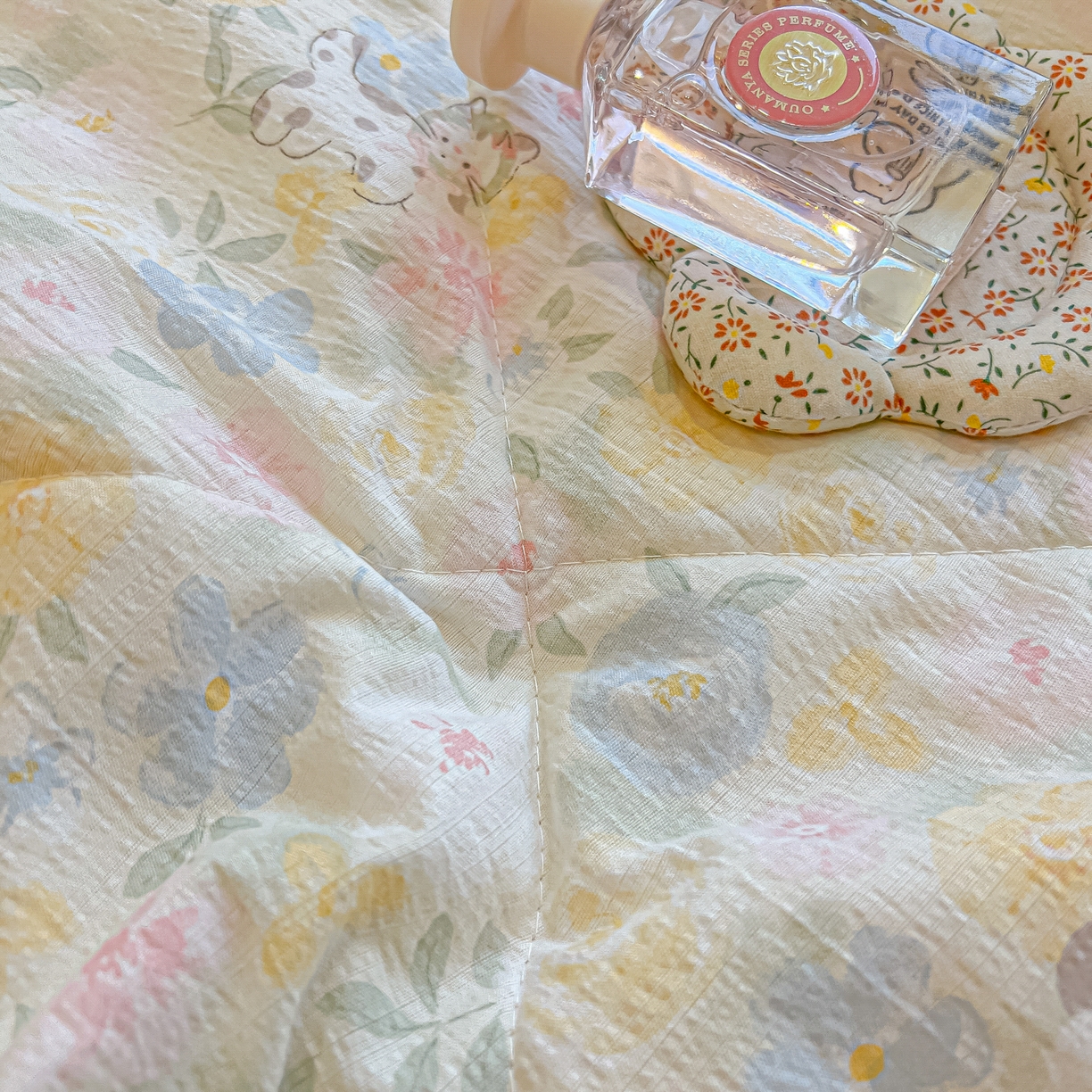 91家纺网 家纺一手货源 找家纺 乐逸家纺  2026新款A类云感双层纱夏被床盖四件套 粉调