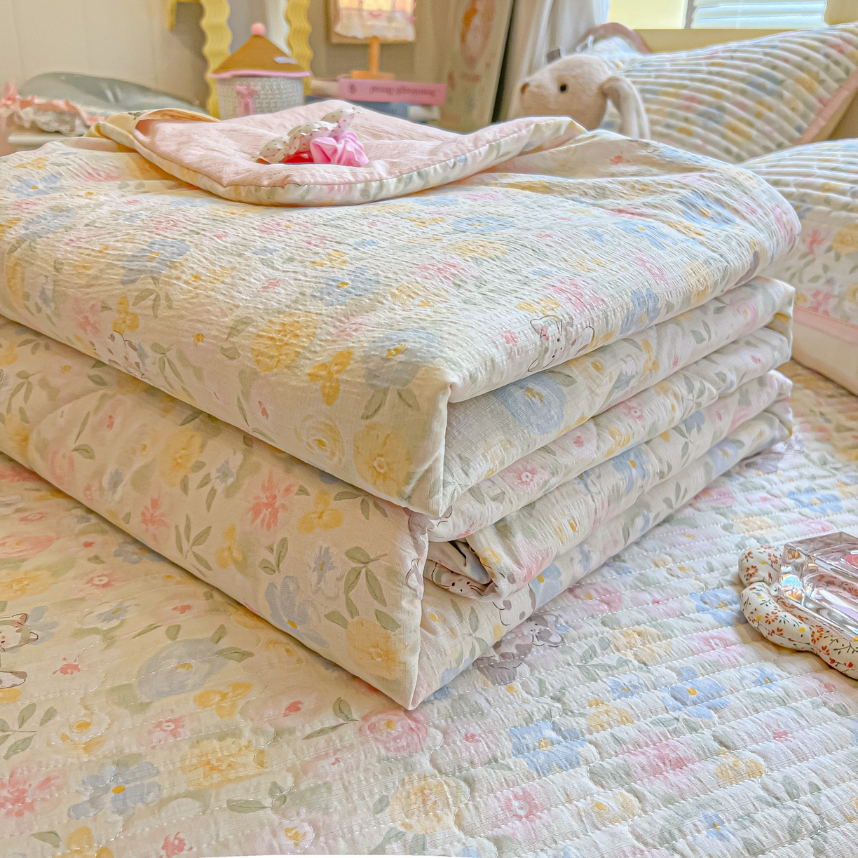 91家纺网 家纺一手货源 找家纺 乐逸家纺  2026新款A类云感双层纱夏被床盖四件套 粉调