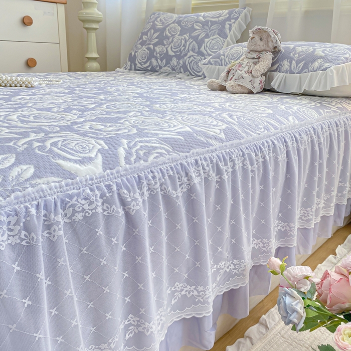 91家纺网 家纺一手货源 找家纺 伊人坊 2026新款A类550克凉感提花值过0.21冰豆豆家用凉席子三件套夏季-床裙款 玫瑰－蓝紫