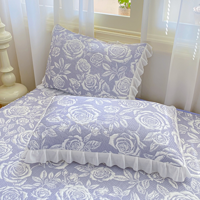 91家纺网 家纺一手货源 找家纺 伊人坊 2026新款A类550克凉感提花值过0.21冰豆豆家用凉席子三件套夏季-床裙款 玫瑰－蓝紫