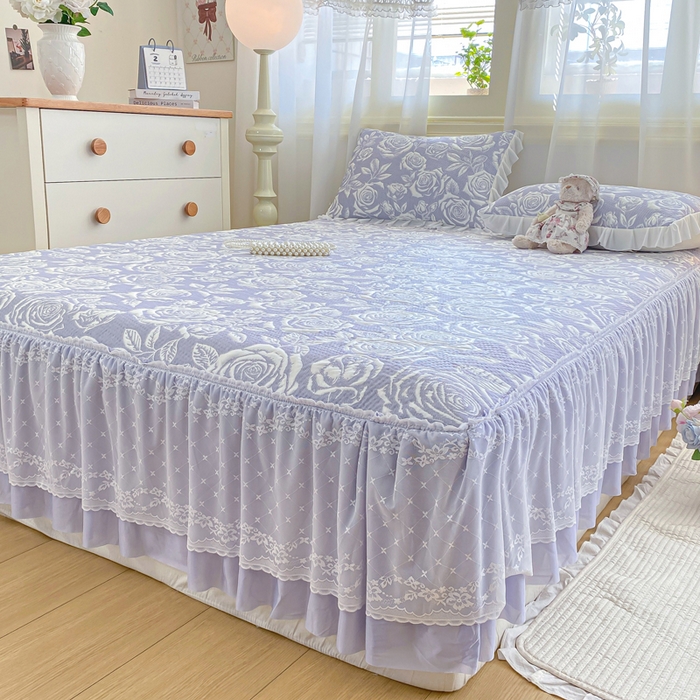 91家纺网 家纺一手货源 找家纺 伊人坊 2026新款A类550克凉感提花值过0.21冰豆豆家用凉席子三件套夏季-床裙款 玫瑰－蓝紫